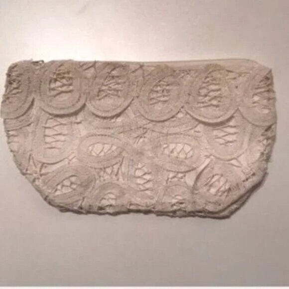 🌸✨ Vintage Imperial Elegance White Lace Toiletry Bag | OS | Brand New ✨🌸 - Picture 3 of 8